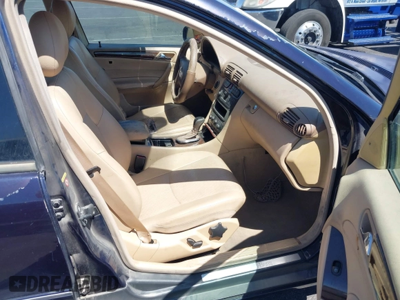 2003 Mercedes-Benz C 240 z VIN WDBRF61J43E010505, wystawiony jako IAAI lot #42353033 z przebiegiem Nie podano mil oraz . Historia ofert i sprzedaży dostępna na DreamBid. Obrazek 5.