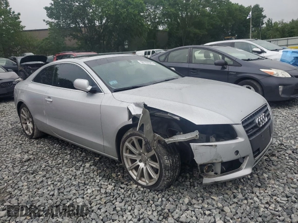 2011 Audi A5 Premium Plus z VIN WAULFAFR9BA007465, wystawiony jako Copart lot #60193325 z przebiegiem 90 951 mil mil oraz Czysty tytuł • Clean title. Historia ofert i sprzedaży dostępna na DreamBid. Obrazek 4.
