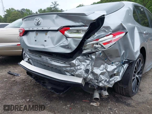 2018 Toyota Camry LE z VIN 4T1B11HK3JU129549, wystawiony jako IAAI lot #42159243 z przebiegiem 76 299 mil mil oraz . Historia ofert i sprzedaży dostępna na DreamBid. Obrazek 6.