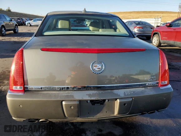 2010 Cadillac DTS 1SD z VIN 1G6KH5EY8AU108702, wystawiony jako Copart lot #76286984 z przebiegiem 177 455 mil mil oraz Szkoda całkowita • Salvage title. Historia ofert i sprzedaży dostępna na DreamBid. Obrazek 6.