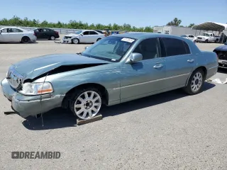 2006 Lincoln Town Car Signature Limited z VIN 1LNHM82W66Y626231, wystawiony jako Copart lot #57123615 z przebiegiem 194 786 mil mil oraz Szkody całkowita. Historia ofert i sprzedaży dostępna na DreamBid. Obrazek 1.
