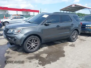 2018 Ford Explorer Sport z VIN 1FM5K8GT3JGC47533, wystawiony jako IAAI lot #42548905 z przebiegiem 163 039 mil mil oraz . Historia ofert i sprzedaży dostępna na DreamBid. Obrazek 19.