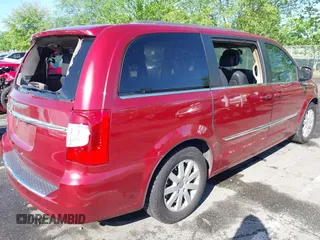 2013 Chrysler Town & Country Touring z VIN 2C4RC1BG0DR808746, wystawiony jako IAAI lot #42211342 z przebiegiem 117 542 mil mil oraz . Historia ofert i sprzedaży dostępna na DreamBid. Obrazek 4.
