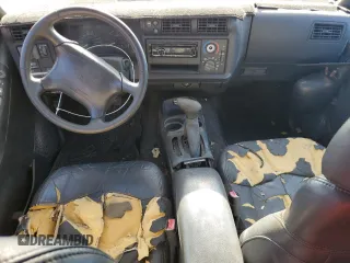 1997 GMC Jimmy SLS with VIN 1GKDT13W8V2560329, listed as a Copart auction lot 80992204 with 231,051 mi miles and Salvage Title. Bid and sale history available at carsss.com. Image 8.