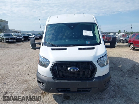 2023 Ford Transit z VIN 1FTBW9CG7PKB84159, wystawiony jako IAAI lot #42772115 z przebiegiem 6 945 mil mil oraz . Historia ofert i sprzedaży dostępna na DreamBid. Obrazek 12.