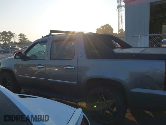 2009 Chevrolet Avalanche LTZ with VIN 3GNFK320X9G207224, listed as a IAAI auction lot 42583268 with 252,397 mi miles and . Bid and sale history available at DreamBid. Image 14.
