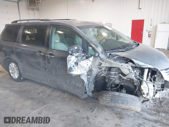 2011 Toyota Sienna XLE with VIN 5TDDK3DC6BS025101, listed as a IAAI auction lot 41473796 with 211,467 mi miles. Bid and sale history available at carsss.com. Image 6.