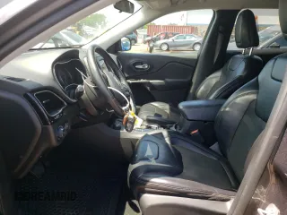 2019 Jeep Cherokee Latitude Plus z VIN 1C4PJMLN3KD333945, wystawiony jako Copart lot #56859834 z przebiegiem 84 620 mil mil oraz Szkoda całkowita • Salvage title. Historia ofert i sprzedaży dostępna na DreamBid. Obrazek 7.
