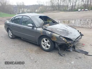 2003 Ford Taurus SES Standard with VIN 1FAFP55U43A261182, listed as a IAAI auction lot 42020172 with 118,000 mi miles. Bid and sale history available at carsss.com. Image 1.