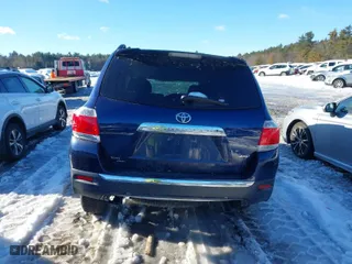 2013 Toyota Highlander with VIN 5TDBK3EH9DS259561, listed as a IAAI auction lot 41584837 with 48,527 mi miles. Bid and sale history available at carsss.com. Image 17.