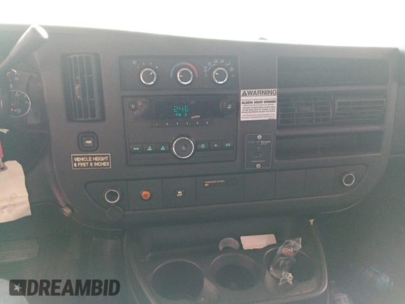 2011 Chevrolet Express Cargo z VIN 1GCSGAFX2B1185633, wystawiony jako IAAI lot #42568752 z przebiegiem 97 908 mil mil oraz . Historia ofert i sprzedaży dostępna na DreamBid. Obrazek 1.