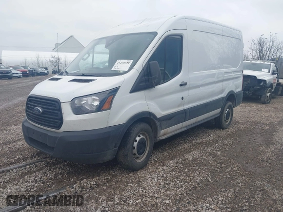 2019 Ford Transit z VIN 1FTYR1CM4KKA00667, wystawiony jako IAAI lot #41430228 z przebiegiem 252 757 mil mil oraz . Historia ofert i sprzedaży dostępna na DreamBid. Obrazek 17.