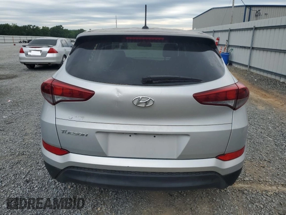 2016 Hyundai Tucson SE z VIN KM8J23A46GU242131, wystawiony jako Copart lot #57599675 z przebiegiem 76 940 mil mil oraz Czysty tytuł • Clean title. Historia ofert i sprzedaży dostępna na DreamBid. Obrazek 6.