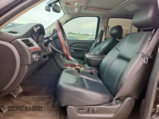2014 Cadillac Escalade Luxury z VIN 1GYS3BEF7ER155019, wystawiony jako Copart lot #59589975 z przebiegiem 153 938 mil mil oraz Szkoda całkowita • Salvage title. Historia ofert i sprzedaży dostępna na DreamBid. Obrazek 7.