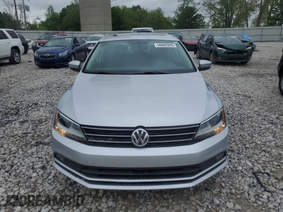 2015 Volkswagen Jetta SE z VIN 3VWD07AJ0FM252092, wystawiony jako Copart lot #56682945 z przebiegiem 104 325 mil mil oraz Czysty tytuł • Clean title. Historia ofert i sprzedaży dostępna na DreamBid. Obrazek 5.