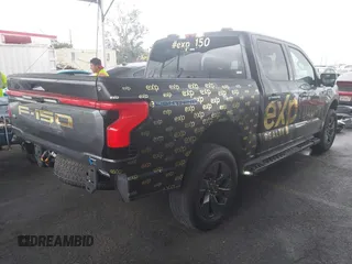 2022 Ford F-150 Lightning Pro z VIN 1FTVW1EL8NWG14070, wystawiony jako IAAI lot #41776980 z przebiegiem 14 812 mil mil oraz . Historia ofert i sprzedaży dostępna na DreamBid. Obrazek 4.
