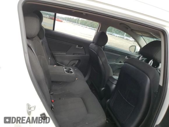 2012 Kia Sportage LX z VIN KNDPBCA23C7221128, wystawiony jako Copart lot #60333615 z przebiegiem Nie podano mil oraz Czysty tytuł • Clean title. Historia ofert i sprzedaży dostępna na DreamBid. Obrazek 10.