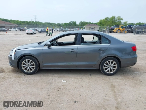 2013 Volkswagen Jetta SE with VIN 3VWBX7AJ3DM434661, listed as a IAAI auction lot 42505596 with 135,263 mi miles and . Bid and sale history available at DreamBid. Image 14.