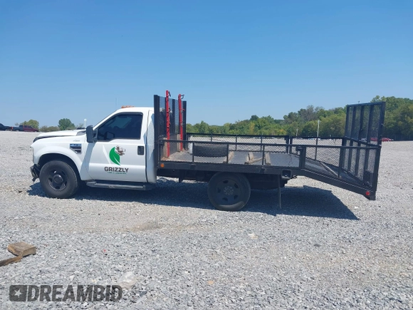 2008 Ford F-350 XL with VIN 1FDSF34518EA74407, listed as a IAAI auction lot 40175787 with 129,180 mi miles and . Bid and sale history available at DreamBid. Image 13.
