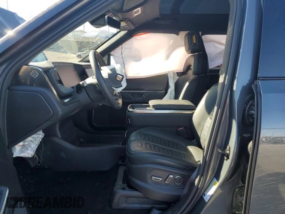 2025 Rivian R1S Adventure z VIN 7PDSGBBA5SN048839, wystawiony jako Copart lot #89199375 z przebiegiem 5177 mil mil oraz Szkody całkowita. Historia ofert i sprzedaży dostępna na DreamBid. Obrazek 7.