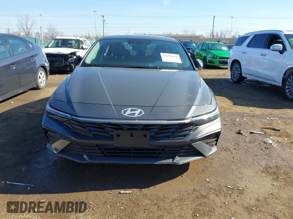 2024 Hyundai Elantra SEL z VIN KMHLM4DG4RU805694, wystawiony jako IAAI lot #41893956 z przebiegiem 4 856 mil mil oraz . Historia ofert i sprzedaży dostępna na DreamBid. Obrazek 12.