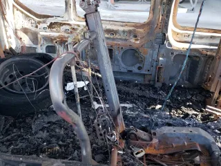 2019 Ford Transit XL z VIN 1FDZX2CM5KKB47589, wystawiony jako Copart lot #77912294 z przebiegiem Nie podano mil oraz Nie do naprawy • Non repairable. Historia ofert i sprzedaży dostępna na DreamBid. Obrazek 10.