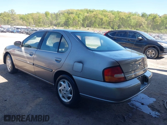 1999 Nissan Altima XE with VIN 1N4DL01D5XC124936, listed as a IAAI auction lot 42031611 with 140,519 mi miles. Bid and sale history available at carsss.com. Image 3.
