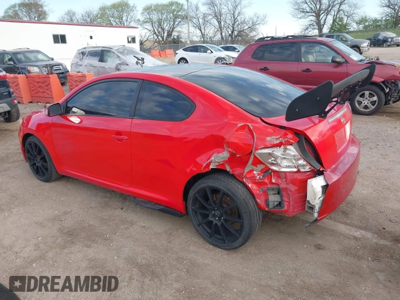 2005 Scion tC z VIN JTKDE167950048609, wystawiony jako IAAI lot #42085650 z przebiegiem 150 360 mil mil oraz . Historia ofert i sprzedaży dostępna na DreamBid. Obrazek 3.