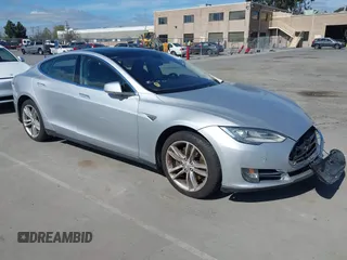 2014 Tesla Model S 60 z VIN 5YJSA1H17EFP43546, wystawiony jako IAAI lot #41896443 z przebiegiem Nie podano mil oraz . Historia ofert i sprzedaży dostępna na DreamBid. Obrazek 1.