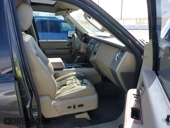 2007 Ford Expedition Limited with VIN 1FMFU19517LA31152, listed as a IAAI auction lot 41886254 with 191,806 mi miles. Bid and sale history available at carsss.com. Image 5.