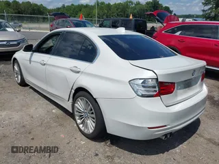 2013 BMW 3 Series 328i z VIN WBA3A5C51DJ461736, wystawiony jako IAAI lot #42662559 z przebiegiem 152 985 mil mil oraz . Historia ofert i sprzedaży dostępna na DreamBid. Obrazek 3.