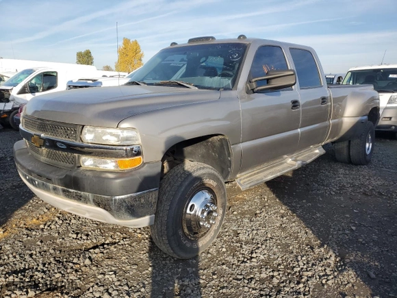 2002 Chevrolet Silverado 3500 LT with VIN 1GCJK33122F119530, listed as a Copart auction lot 80089344 with NaN miles and Salvage Title. Bid and sale history available at carsss.com. Image 1.