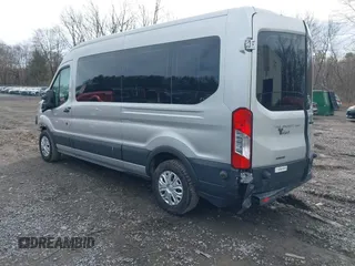 2017 Ford Transit Passenger XL z VIN 1FBAX2CG0HKA88590, wystawiony jako IAAI lot #41955797 z przebiegiem 135 287 mil mil oraz . Historia ofert i sprzedaży dostępna na DreamBid. Obrazek 3.