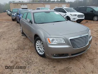 2014 Chrysler 300 z VIN 2C3CCAAG5EH200370, wystawiony jako IAAI lot #41938110 z przebiegiem 83 861 mil mil oraz . Historia ofert i sprzedaży dostępna na DreamBid. Obrazek 1.