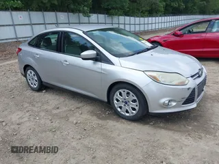 2012 Ford Focus SE с VIN 1FAHP3F23CL387502, выставлен на аукционе IAAI как лот 42400423 с пробегом 194 806 миль миль и . История ставок и продаж доступна на DreamBid. Изображение 1.