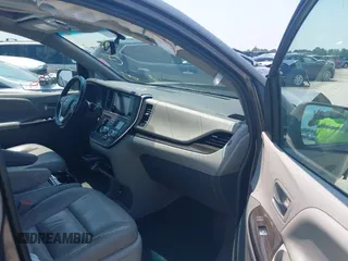 2017 Toyota Sienna XLE Auto Access Seat z VIN 5TDYZ3DC2HS850817, wystawiony jako IAAI lot #42564078 z przebiegiem 190 069 mil mil oraz . Historia ofert i sprzedaży dostępna na DreamBid. Obrazek 5.