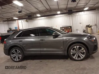 2020 Audi Q8 Prestige z VIN WA1FVAF11LD004003, wystawiony jako IAAI lot #42275194 z przebiegiem 56 045 mil mil oraz . Historia ofert i sprzedaży dostępna na DreamBid. Obrazek 14.