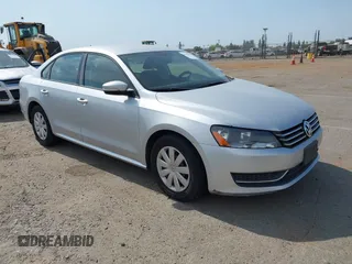 2013 Volkswagen Passat Wolfsburg Edition z VIN 1VWAP7A36DC000975, wystawiony jako IAAI lot #42432637 z przebiegiem 109 431 mil mil oraz . Historia ofert i sprzedaży dostępna na DreamBid. Obrazek 1.