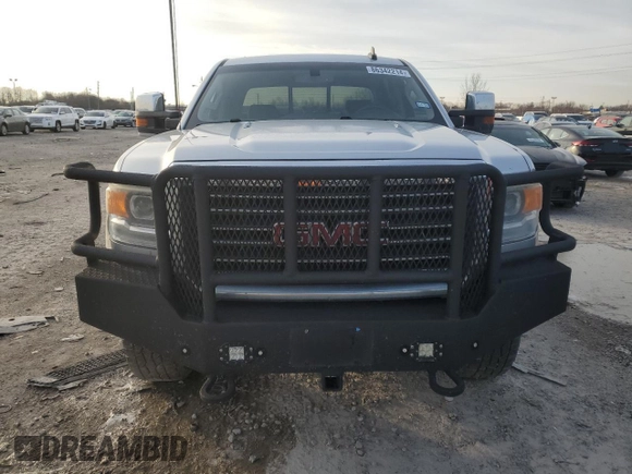 2015 GMC Sierra 3500HD SLT z VIN 1GT423E89FF547639, wystawiony jako Copart lot #86342214 z przebiegiem 185 012 mil mil oraz Szkoda całkowita • Salvage title. Historia ofert i sprzedaży dostępna na DreamBid. Obrazek 5.
