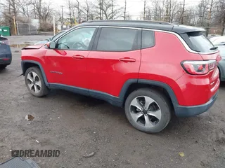 2019 Jeep Compass Latitude with VIN 3C4NJDBB7KT629155, listed as a IAAI auction lot 41812711 with 35,369 mi miles and . Bid and sale history available at DreamBid. Image 3.