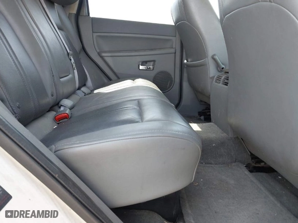 2005 Jeep Grand Cherokee Limited with VIN 1J8HR58235C699098, listed as a IAAI auction lot 41911441 with NaN miles. Bid and sale history available at carsss.com. Image 8.