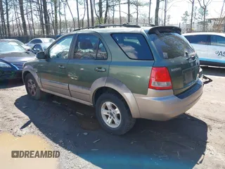 2004 Kia Sorento LX with VIN KNDJC733045304206, listed as a IAAI auction lot 41899253 with 134,711 mi miles. Bid and sale history available at carsss.com. Image 3.
