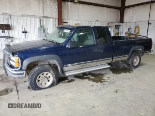 1999 GMC Sierra 2500 z VIN 1GTGK29J4XF009632, wystawiony jako Copart lot #53504905 z przebiegiem 252 196 mil mil oraz Tytuł czysty. Historia ofert i sprzedaży dostępna na DreamBid. Obrazek 1.