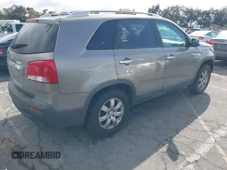 2011 Kia Sorento LX with VIN 5XYKTDA10BG061974, listed as a IAAI auction lot 41924081 with 148,856 mi miles. Bid and sale history available at carsss.com. Image 4.