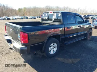 2005 Dodge Dakota SLT z VIN 1D7HW48N25S178373, wystawiony jako IAAI lot #41815561 z przebiegiem 148 112 mil mil oraz . Historia ofert i sprzedaży dostępna na DreamBid. Obrazek 4.