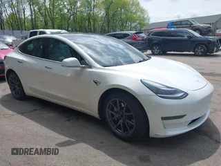 2020 Tesla Model 3 Long Range z VIN 5YJ3E1EB0LF712545, wystawiony jako IAAI lot #42198461 z przebiegiem 22 322 mil mil oraz . Historia ofert i sprzedaży dostępna na DreamBid. Obrazek 1.