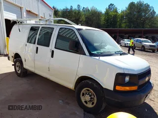 2014 Chevrolet Express Cargo z VIN 1GCWGFCA3E1143040, wystawiony jako IAAI lot #40703687 z przebiegiem 315 472 mil mil oraz . Historia ofert i sprzedaży dostępna na DreamBid. Obrazek 1.