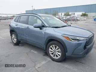 2022 Toyota Corolla Cross LE с VIN 7MUCAABG8NV039505, выставлен на аукционе IAAI как лот 42734299 с пробегом 43 343 миль миль и . История ставок и продаж доступна на DreamBid. Изображение 1.