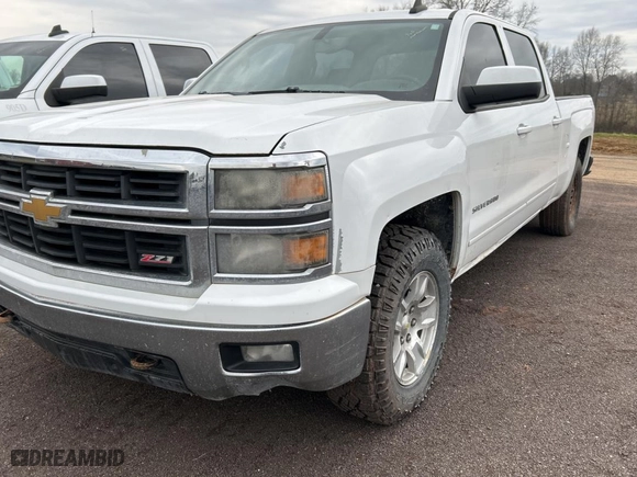 2015 Chevrolet Silverado 1500 LT with VIN 1GCUKREC1FF203682, listed as a Copart auction lot 47497915 with 133,951 mi miles and Clean Title. Bid and sale history available at carsss.com. Image 2.
