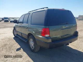 2005 Ford Expedition Special Service with VIN 1FMPU16535LA43096, listed as a IAAI auction lot 41725926 with 172,359 mi miles. Bid and sale history available at carsss.com. Image 3.